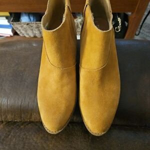 Toms Short Boot Size 6 New